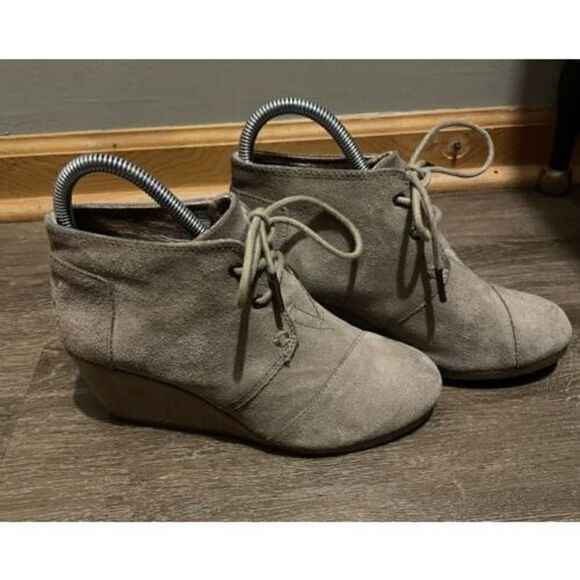 TOM'S Taupe Suede Lace Up Wedge Ankle Bootie Boots Womens Size 6 Model 741115 - Picture 4 of 12